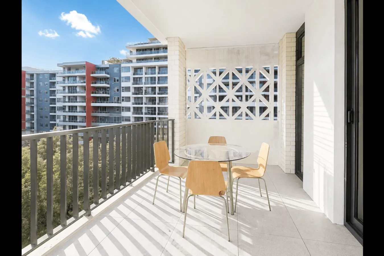 Modern 2BR Waterloo Apt | Parking & Balcony — photo 3