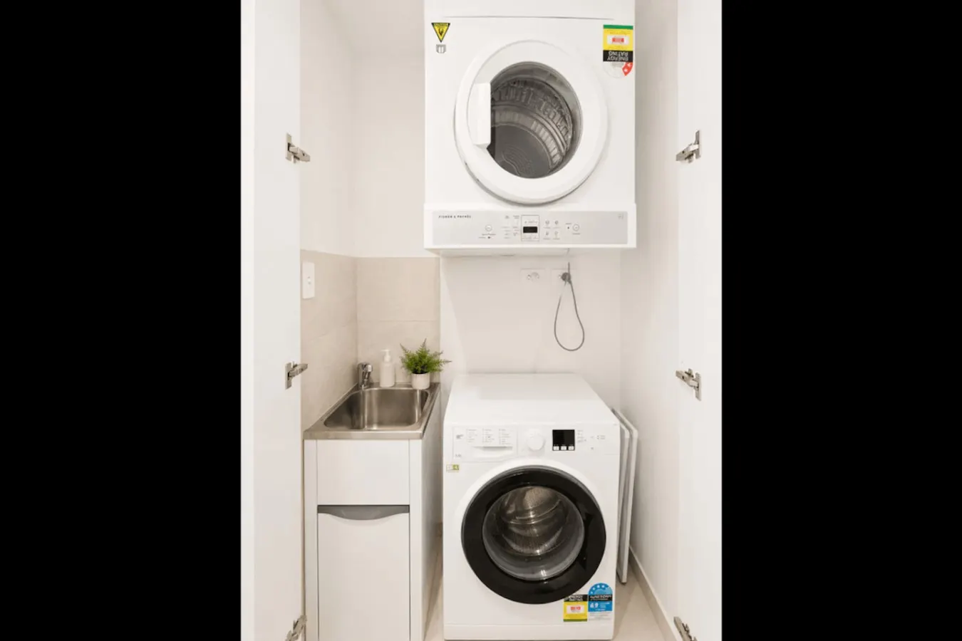 Modern 2BR Waterloo Apt Parking & Balcony 8