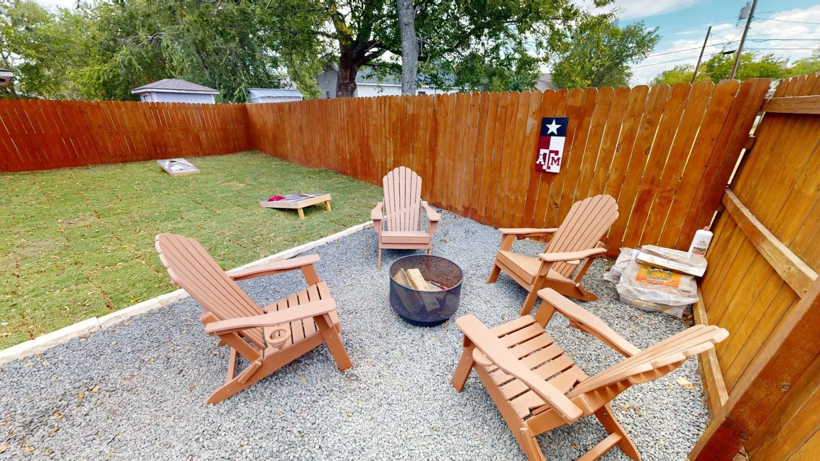 *NEW* Hullabaloo Hangout - 1.1 miles to Kyle Field! — photo 3