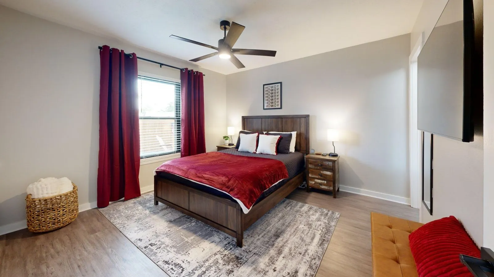 *NEW* Hullabaloo Hangout - 1.1 miles to Kyle Field! — photo 4