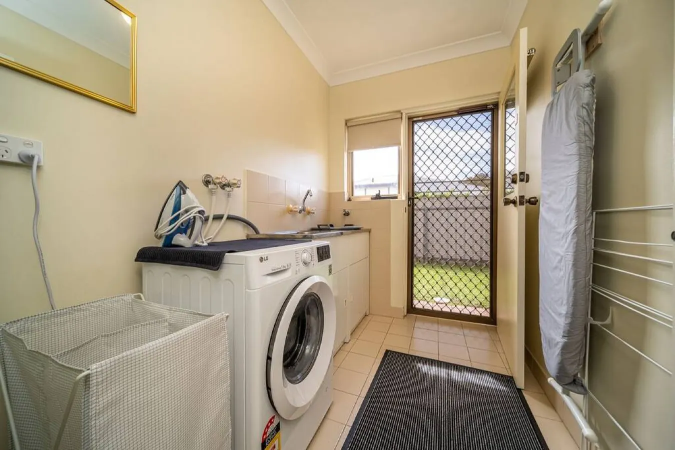 Captivating in Camden 2BR Wifi Parking 16