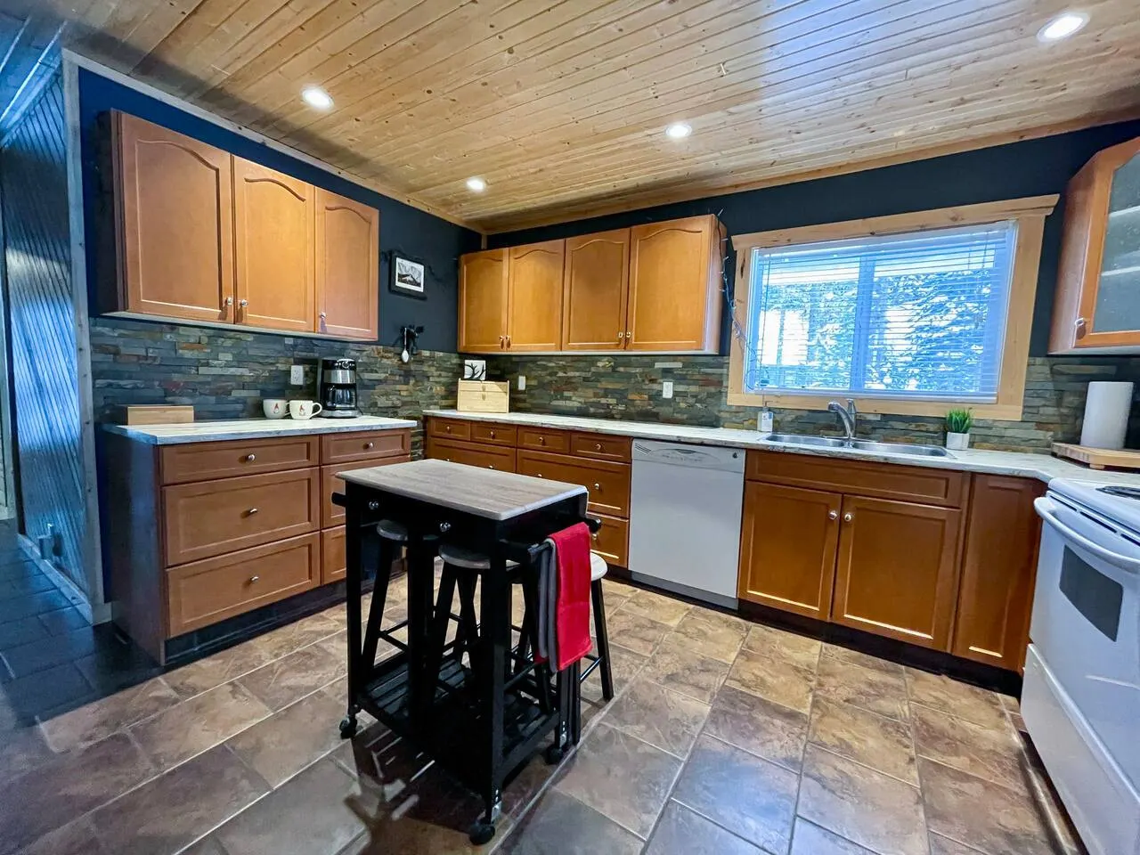 Apex Mountain ~ Mountain Air Retreat ~ BC Reg#H158375995 18