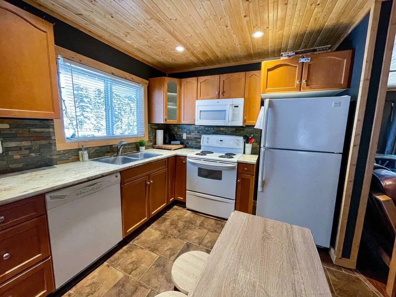 Apex Mountain ~ Mountain Air Retreat ~ BC Reg#H158375995 20