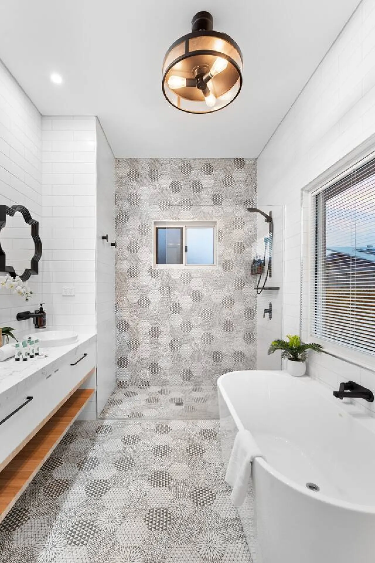 Zenhouse Solstice: Designer 4-BR Executive Retreat 14