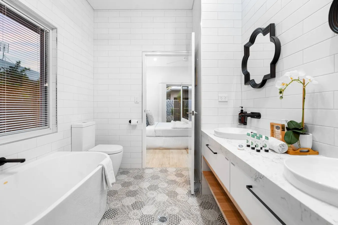 Zenhouse Solstice: Designer 4-BR Executive Retreat 17