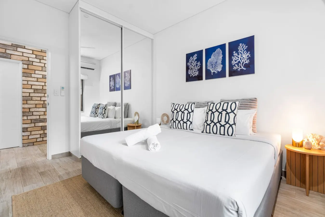 Zenhouse Solstice: Designer 4-BR Executive Retreat 6
