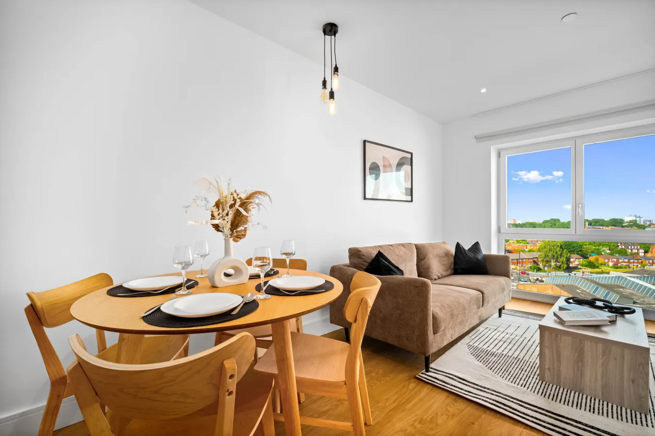 Modern Apartment * Balcony * Canal Views * Netflix 4
