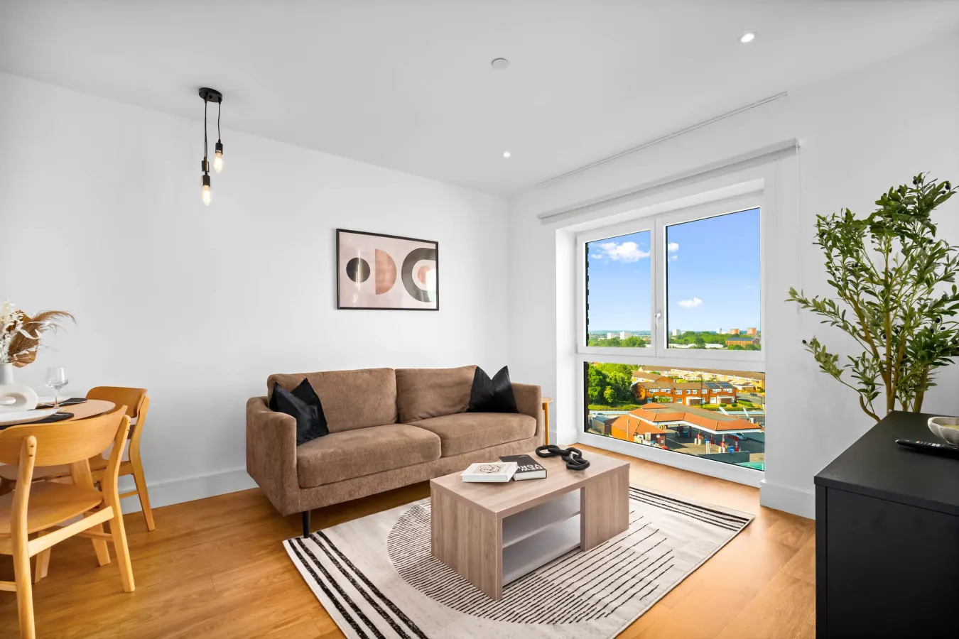 Modern Apartment * Balcony * Canal Views * Netflix 7