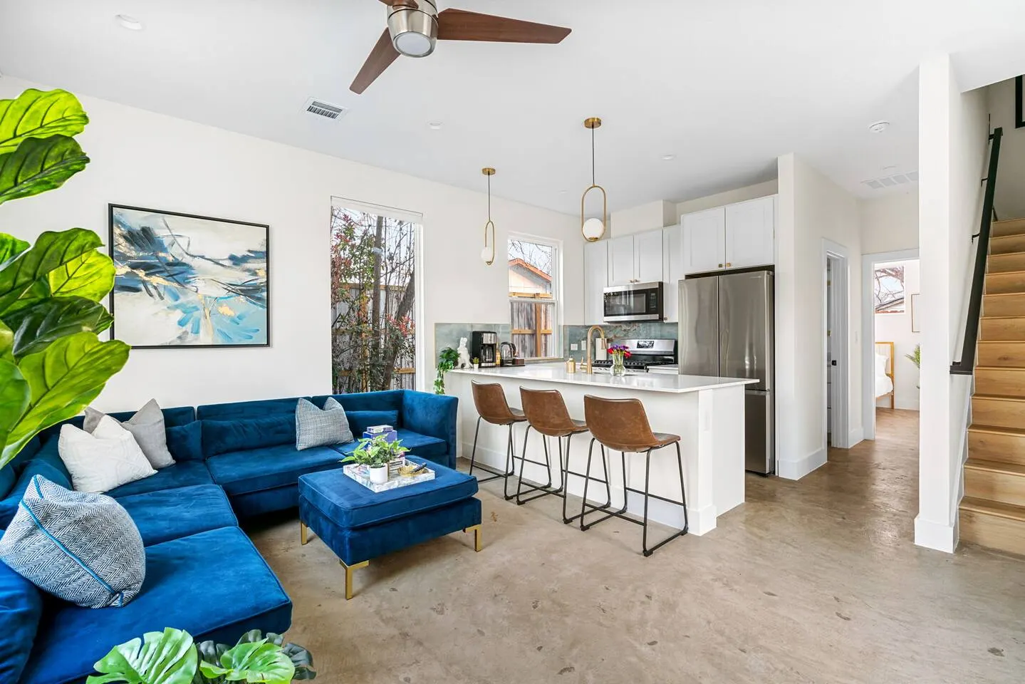 Private Patio Fast WiFi + TV Fire Pit 11