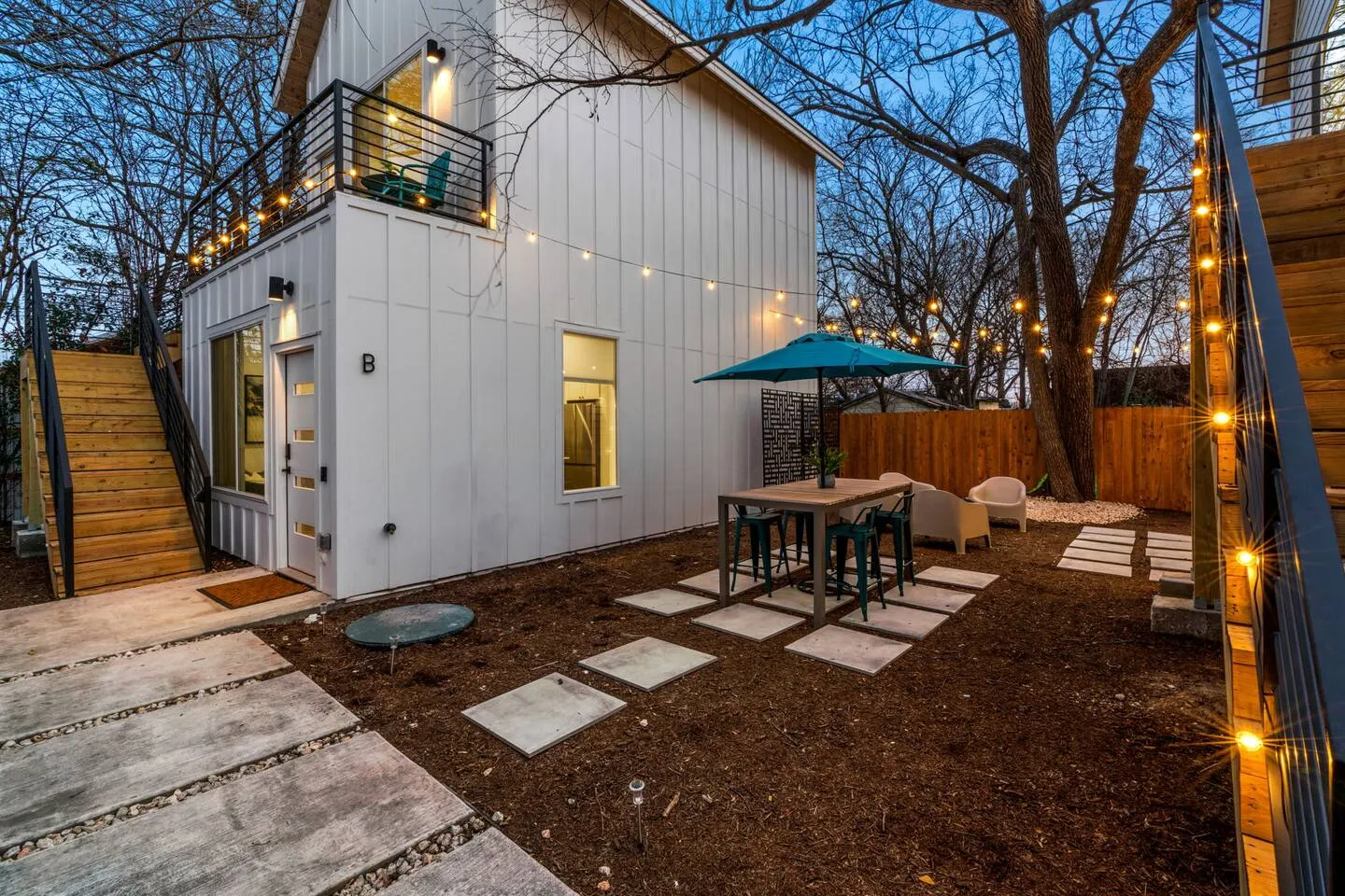 Private Patio Fast WiFi + TV Fire Pit 13