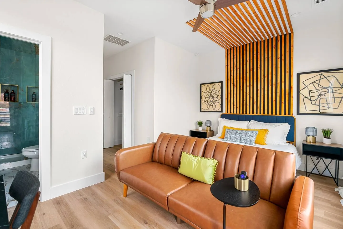 Private Patio Fast WiFi + TV Fire Pit 14