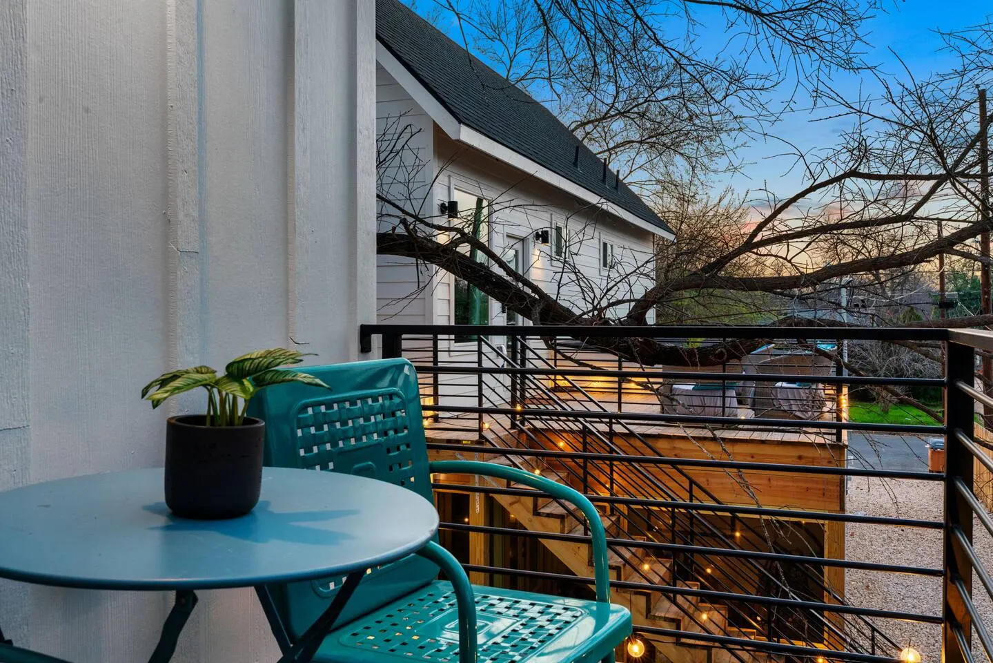 Private Patio Fast WiFi + TV Fire Pit 7