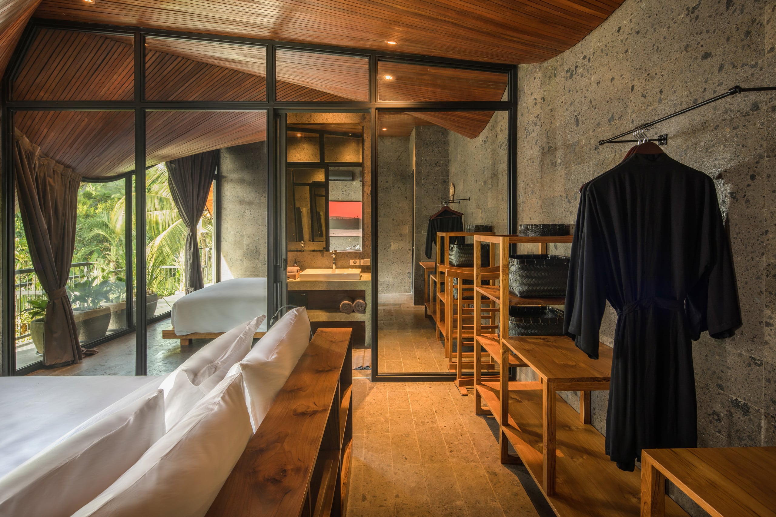 ALPHA HOUSE– Design villa w full concierge service 25