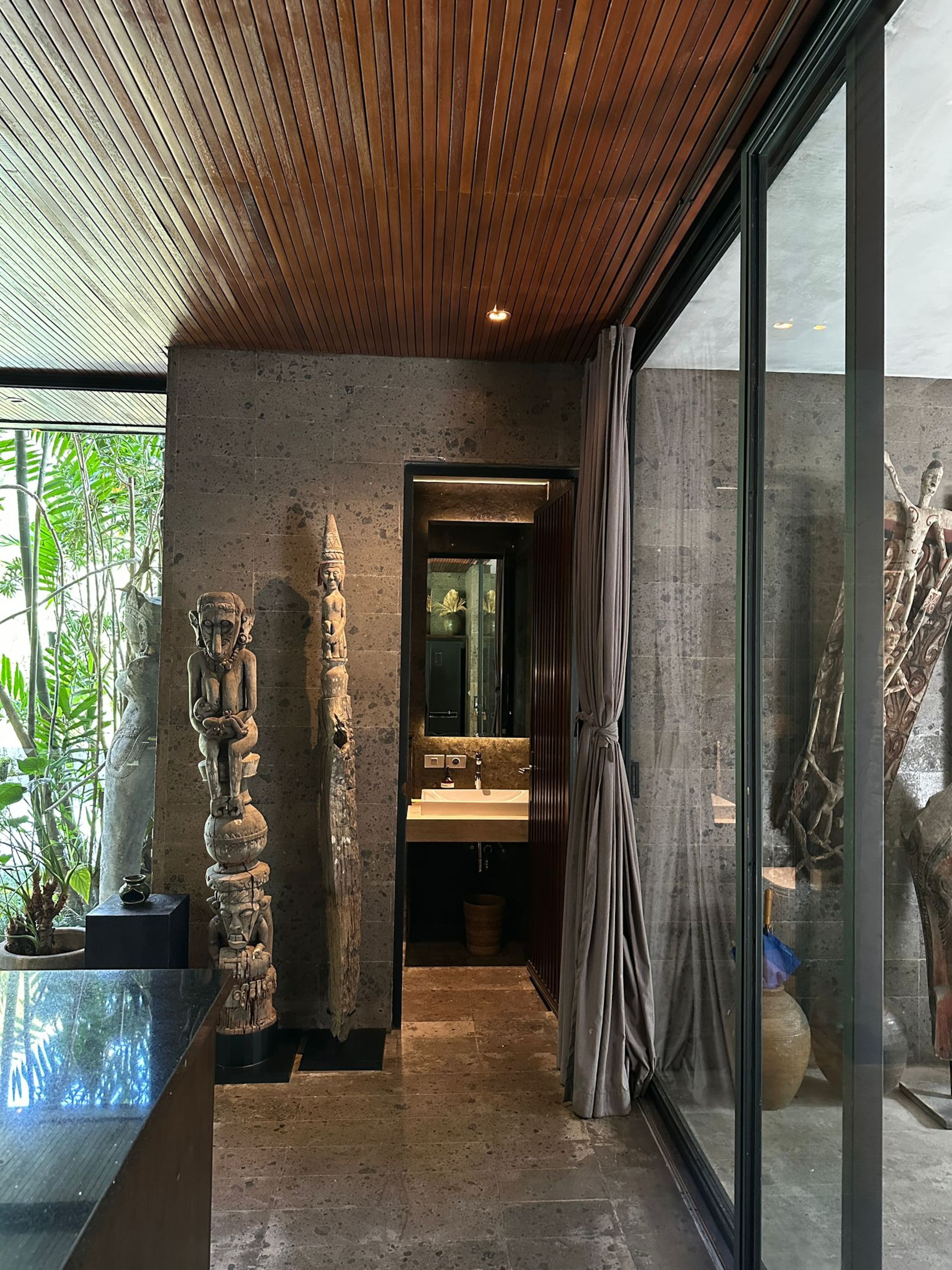 ALPHA HOUSE– Design villa w full concierge service 35