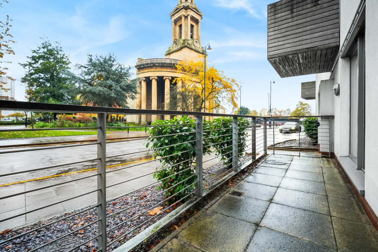 Stylish City Centre Apartment - Terrace - Netflix 15