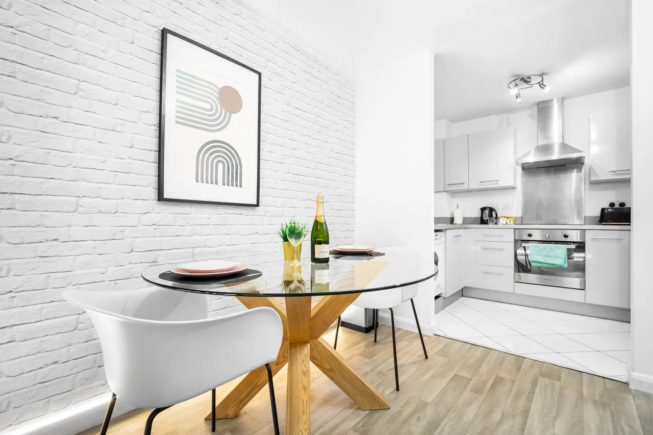 Stylish City Centre Apartment - Terrace - Netflix 18