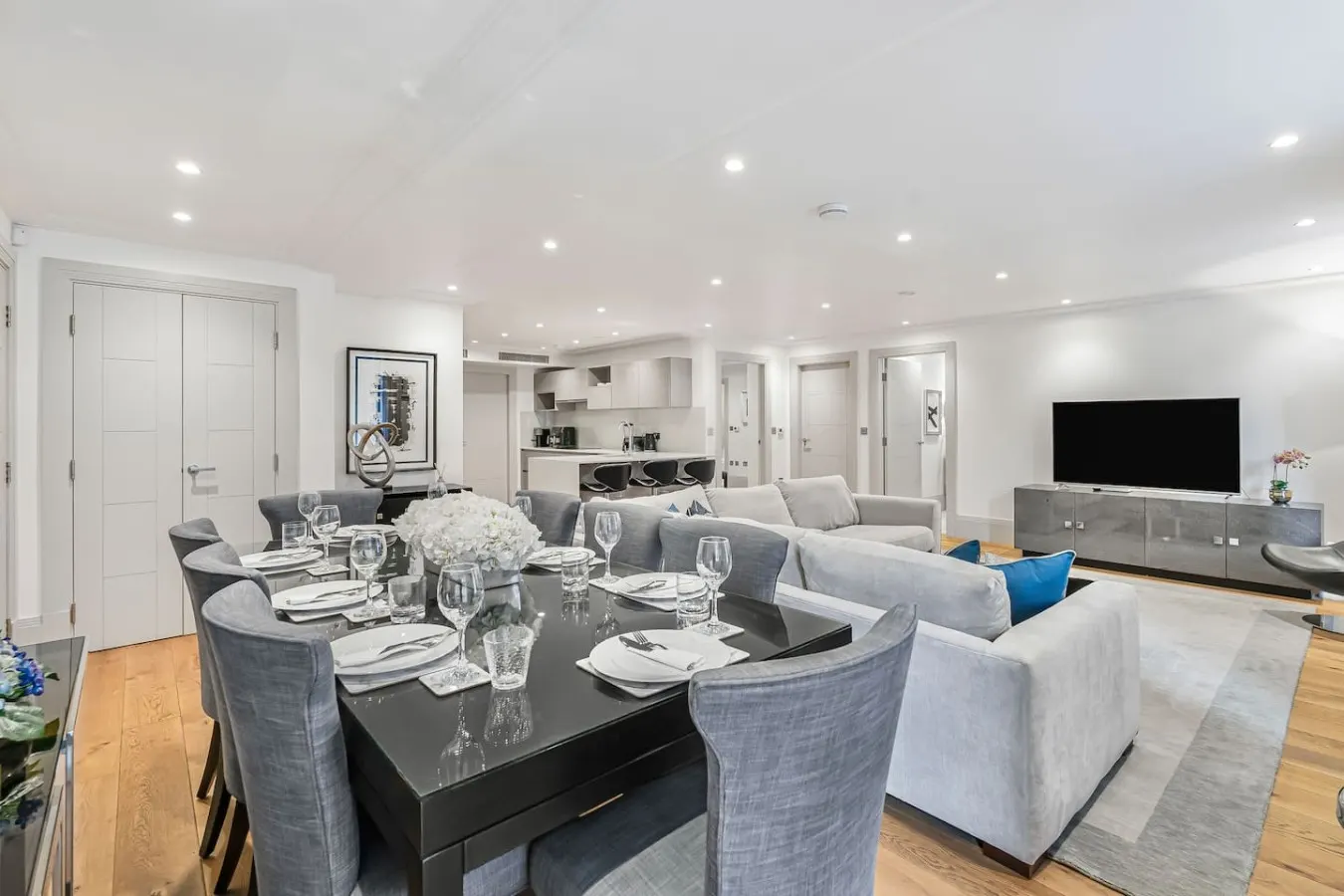 Mayfair 2 Bed with AC, Concierge & Elevator 11