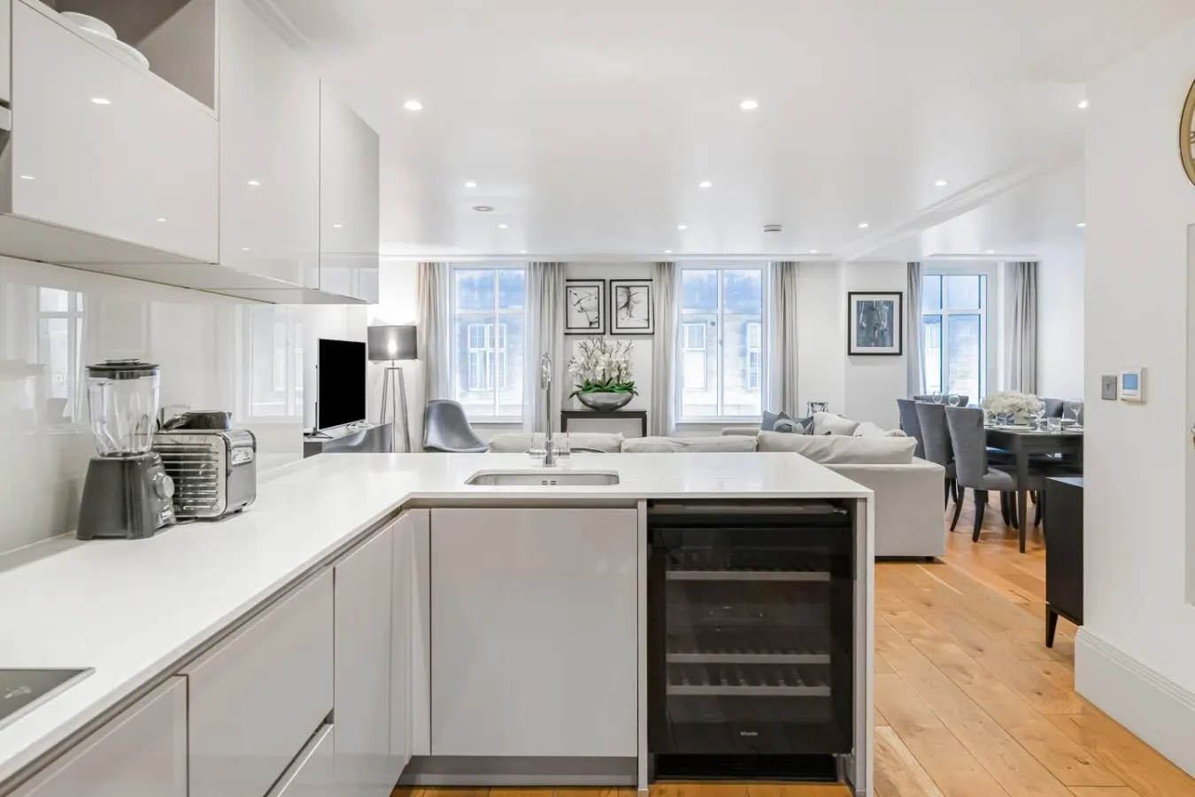 Mayfair 2 Bed with AC, Concierge & Elevator 20