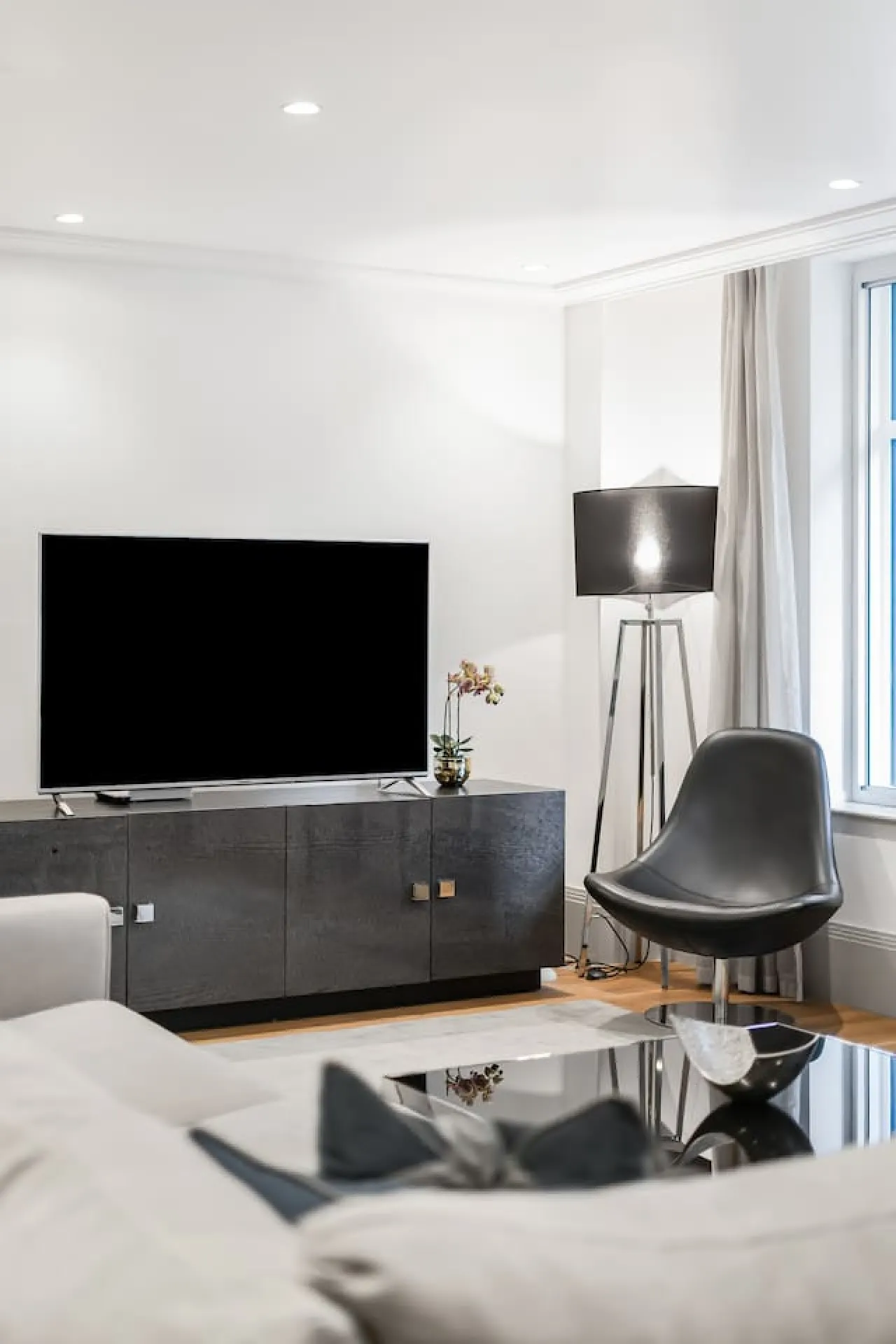 Mayfair 2 Bed with AC, Concierge & Elevator 7