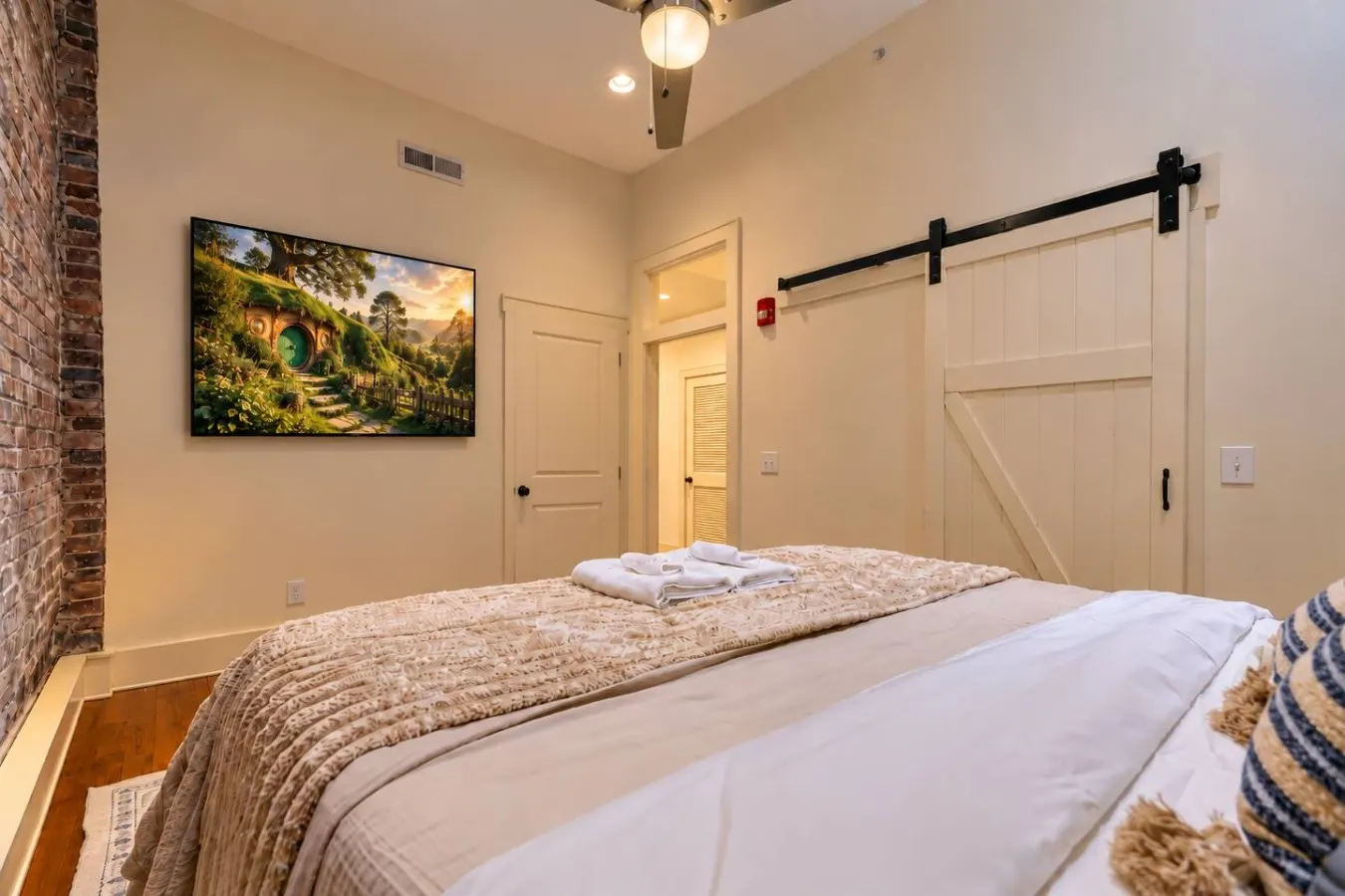 Modern Luxury Townhome Near Old City & Downtown 9