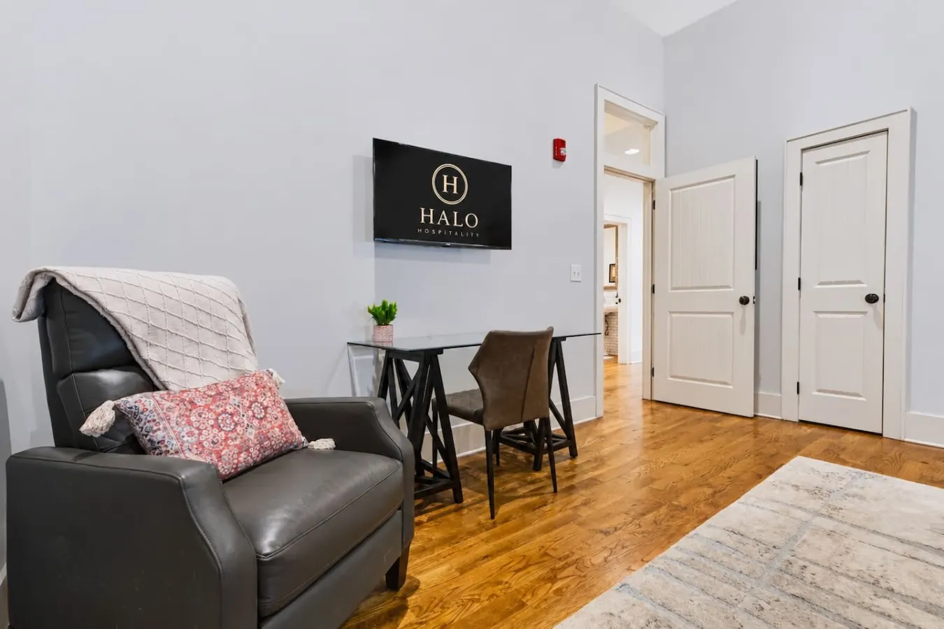 Modern Luxury Townhome Near Old City & Downtown 13