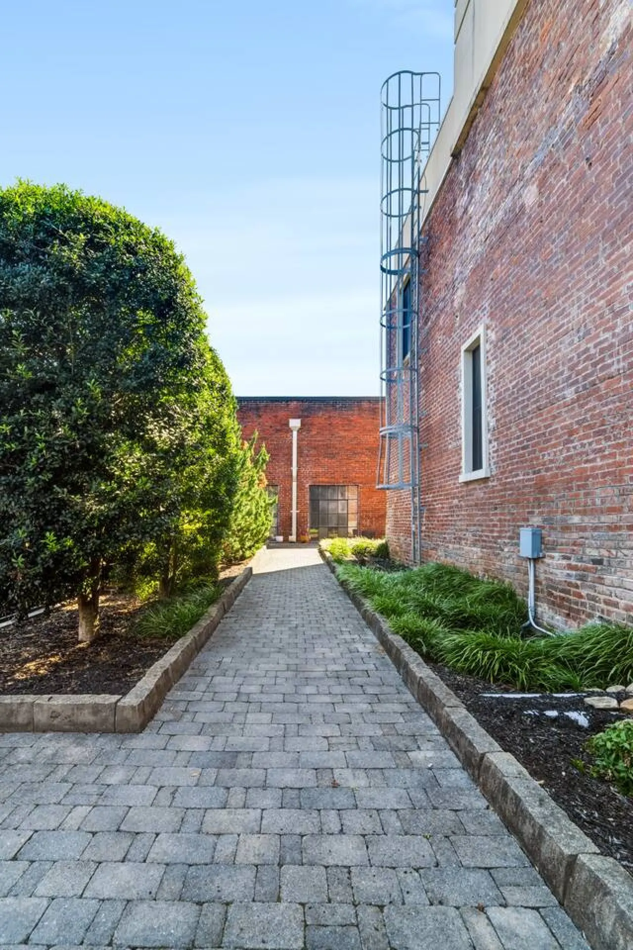 Modern Luxury Townhome Near Old City & Downtown 15