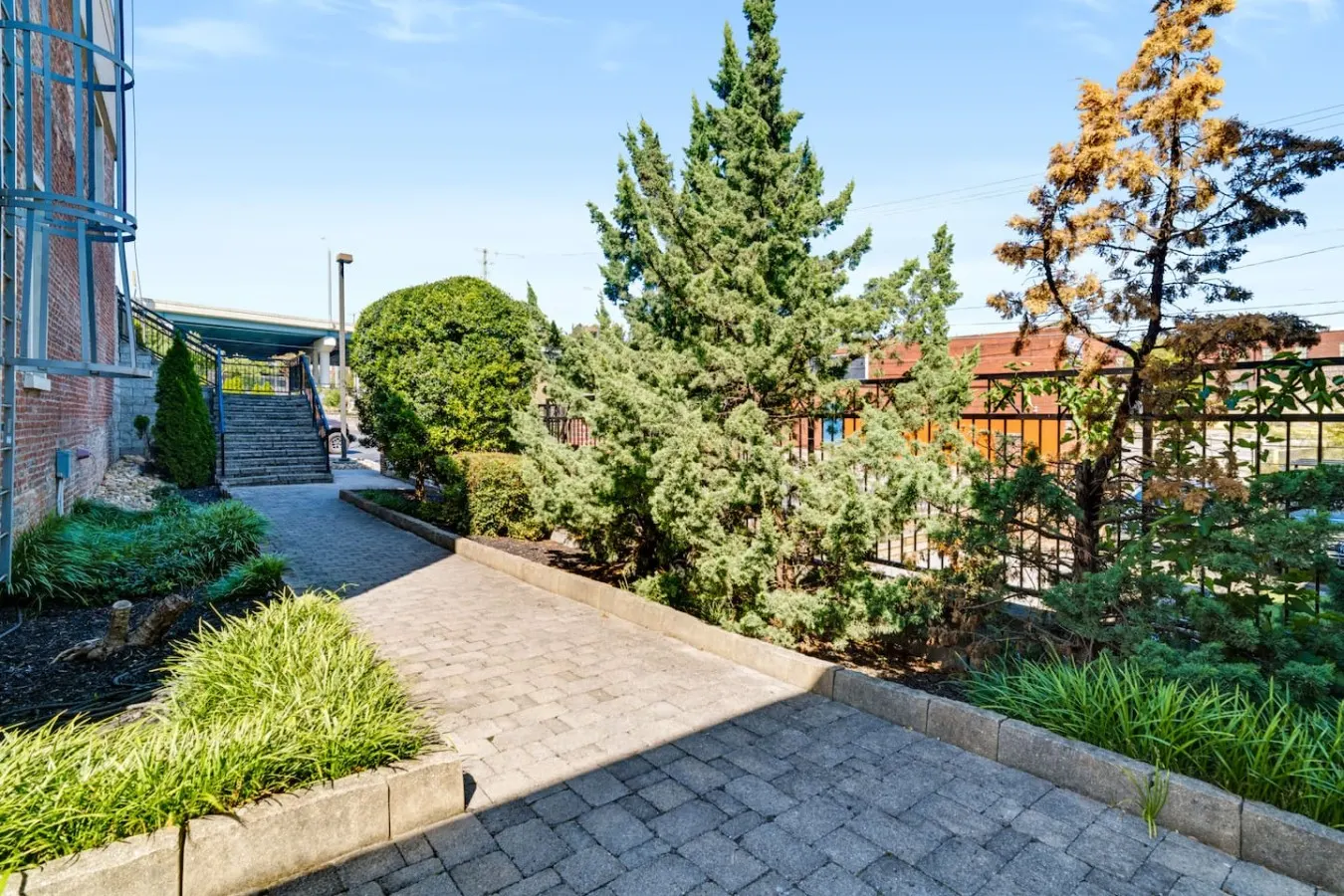 Modern Luxury Townhome Near Old City & Downtown 16