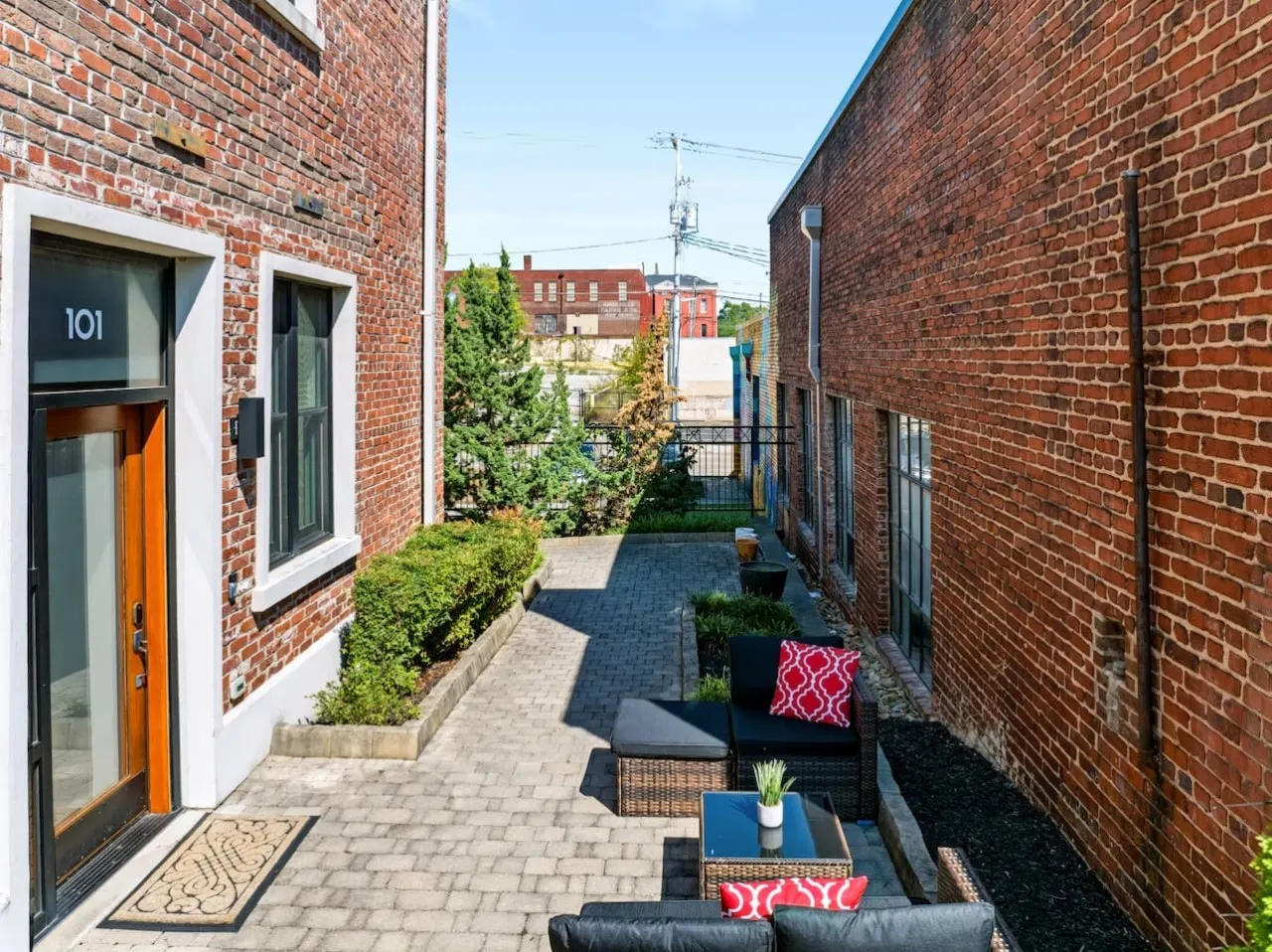 Modern Luxury Townhome | Near Old City & Downtown — photo 5