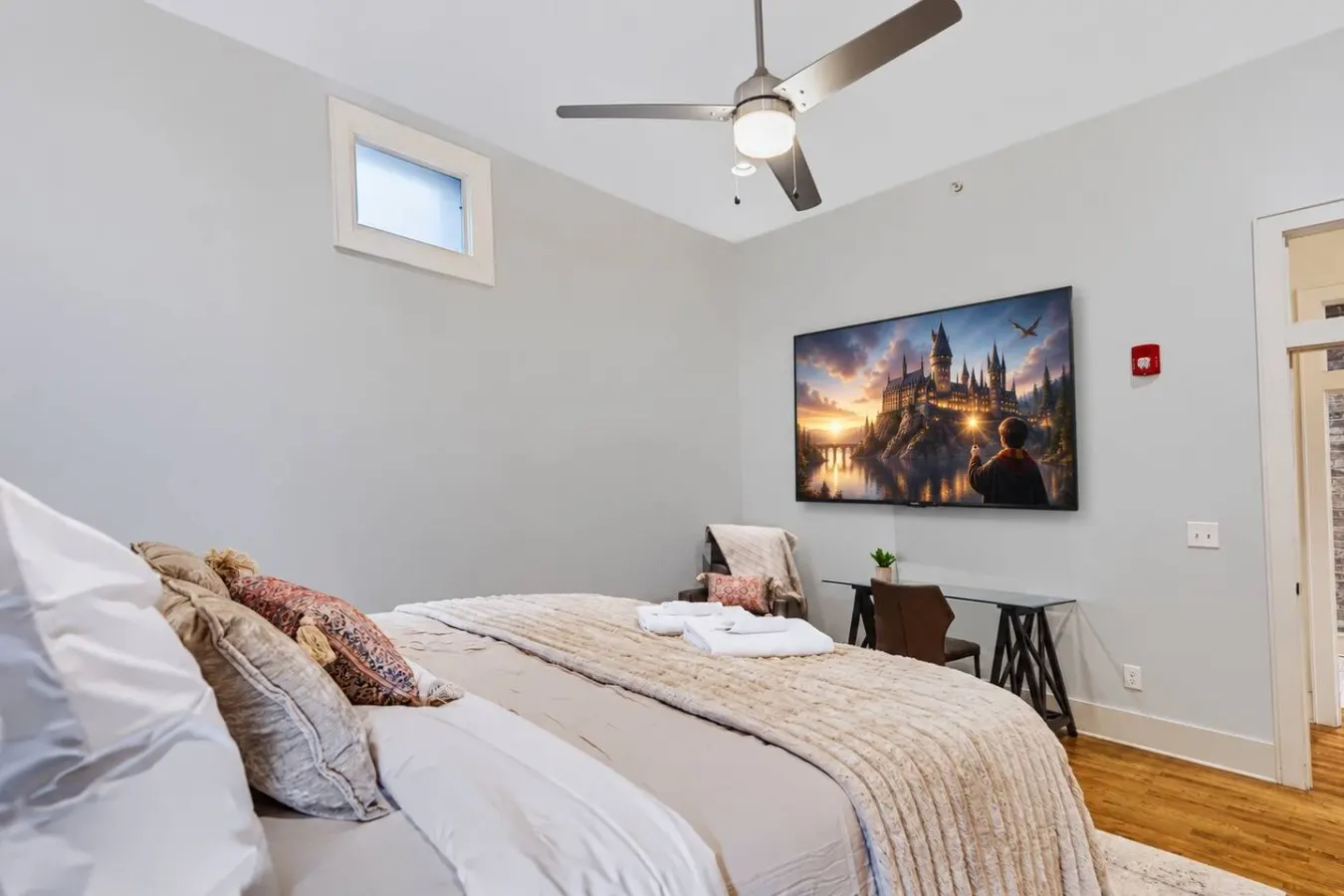 Modern Luxury Townhome Near Old City & Downtown 6