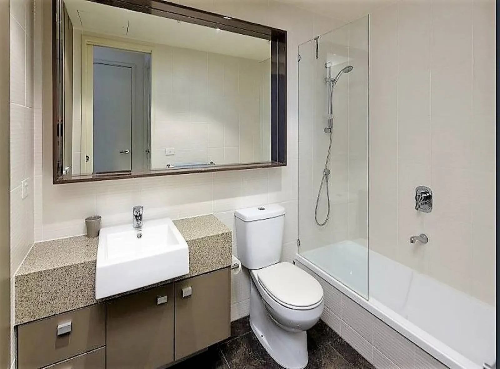 ReadySet Apartments on Southbank One - 3 Bedroom Apartment SC1 9