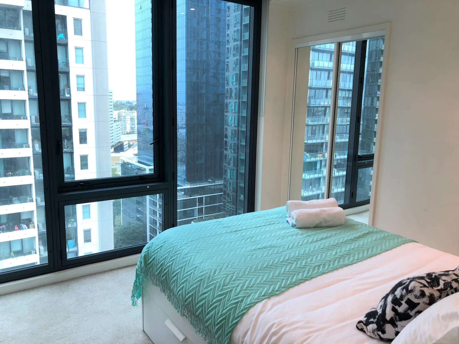 ReadySet Apartments on Southbank One - 3 Bedroom Apartment SC1 6