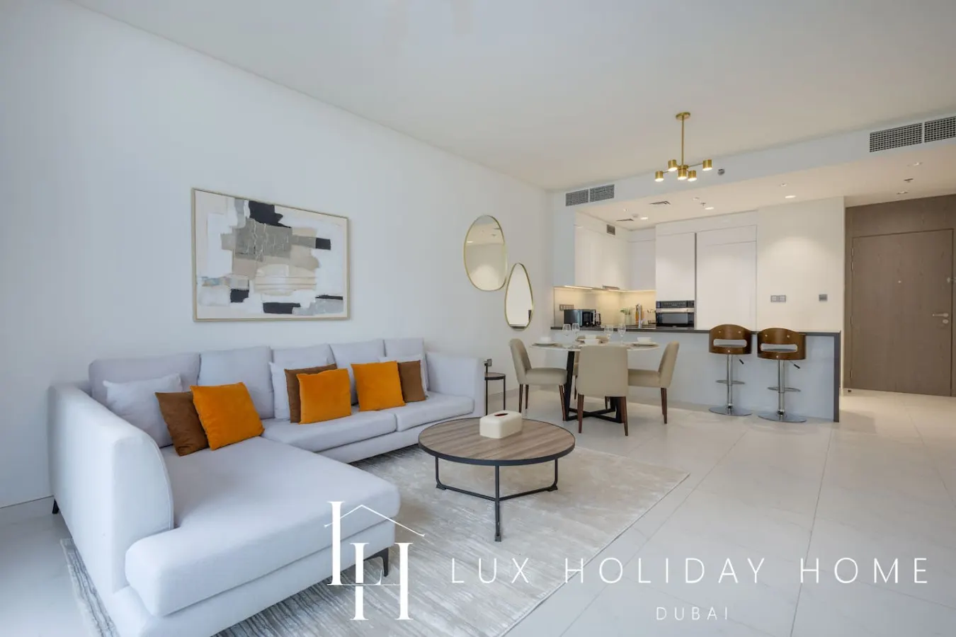 LUX The Burj Khalifa Lagoon View Suite 4 2
