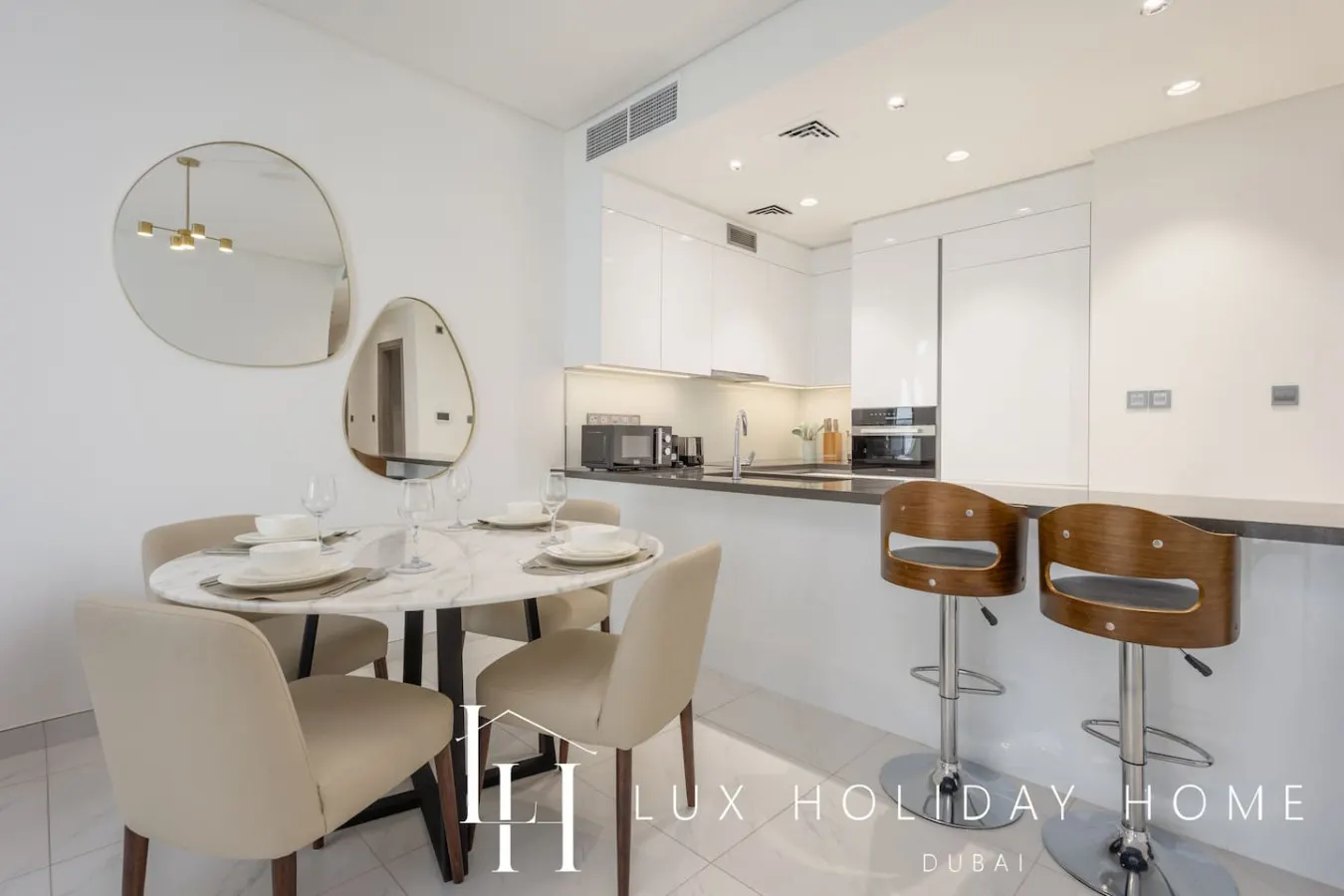 LUX The Burj Khalifa Lagoon View Suite 4 10