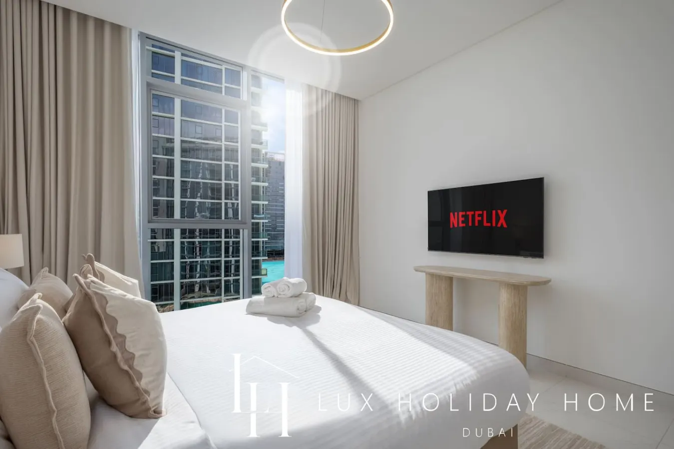 LUX The Burj Khalifa Lagoon View Suite 4 13