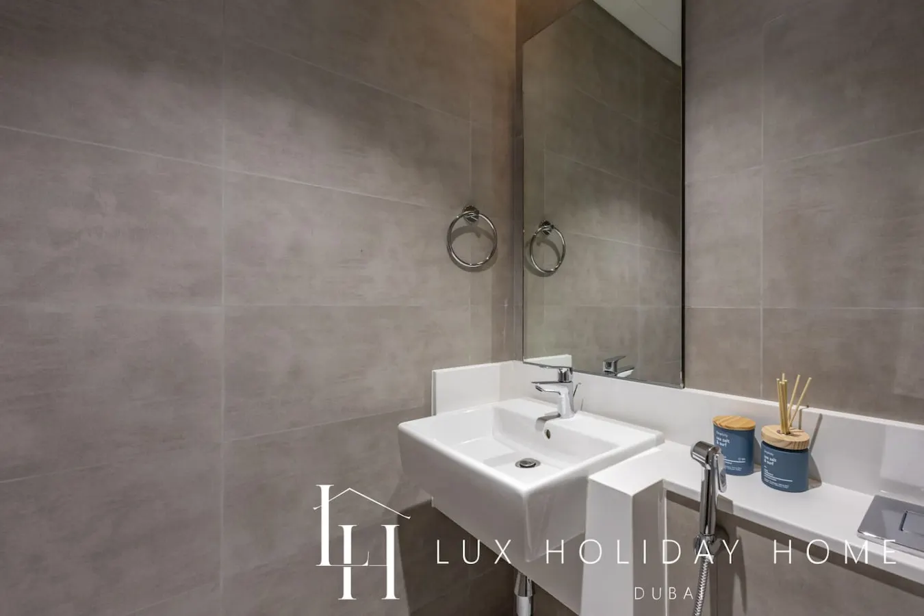 LUX The Burj Khalifa Lagoon View Suite 4 15