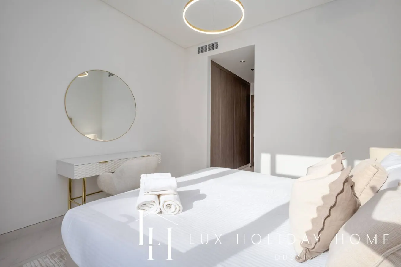 LUX The Burj Khalifa Lagoon View Suite 4 16