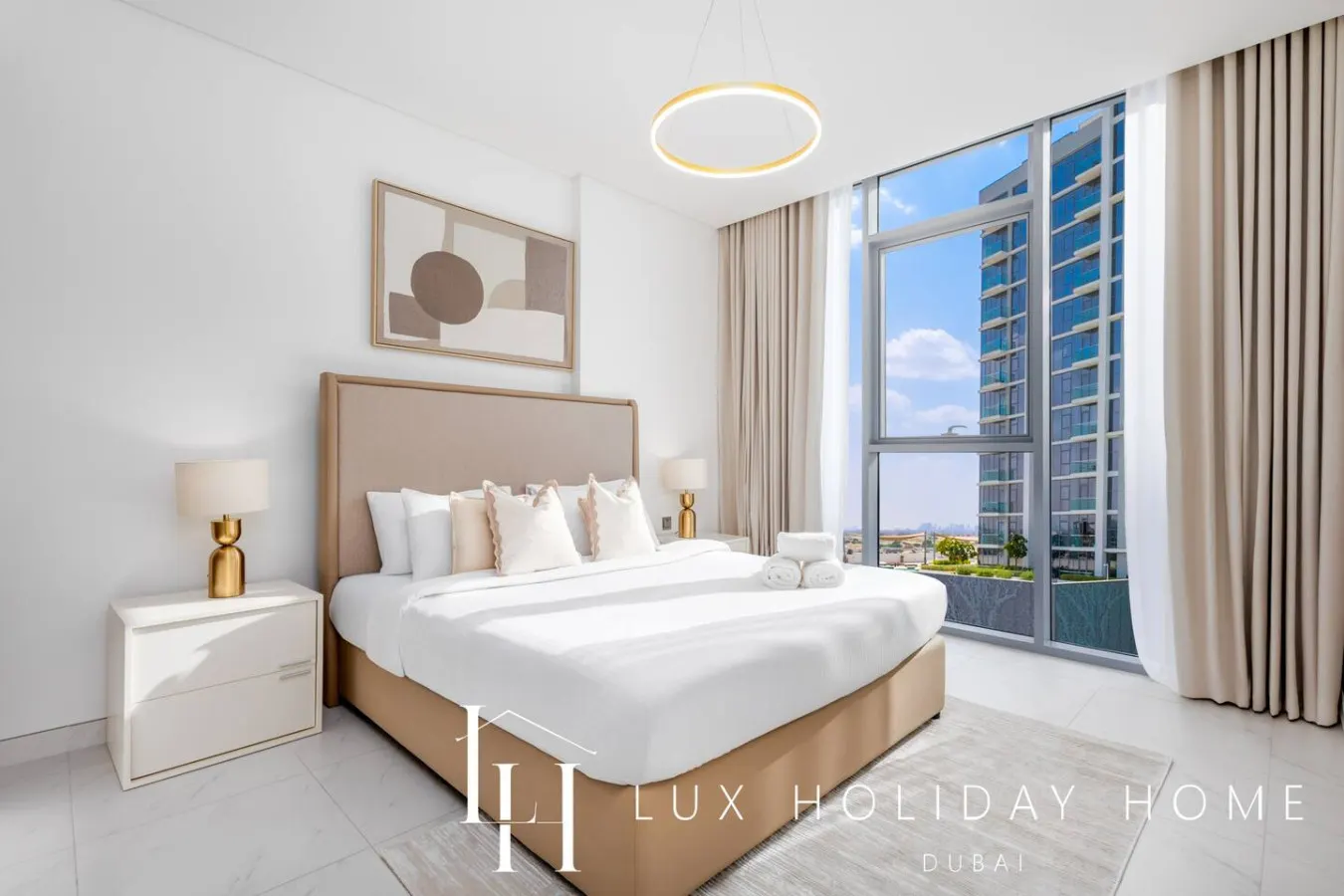 LUX The Burj Khalifa Lagoon View Suite 4 5