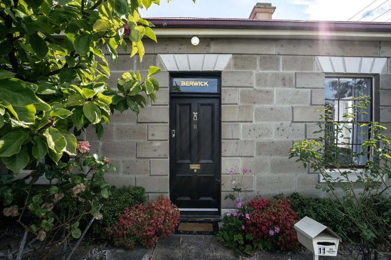Berwick Cottage in Historic Battery Point