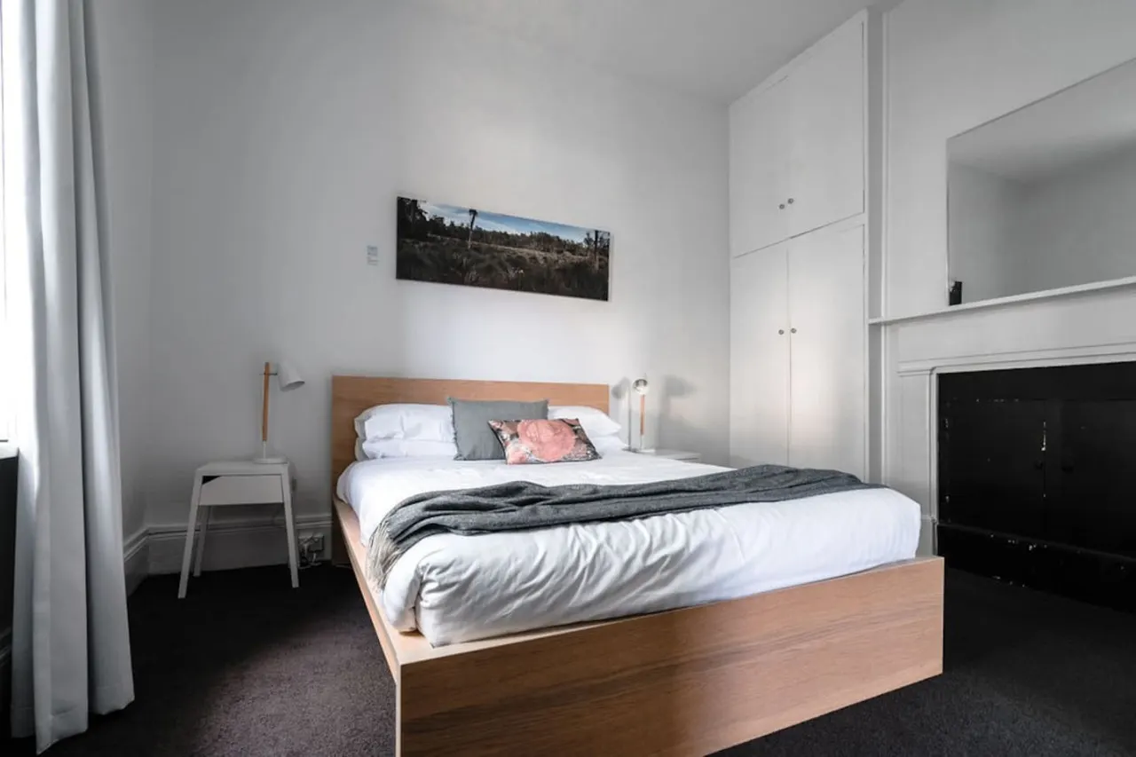 Berwick Cottage in Historic Battery Point 10