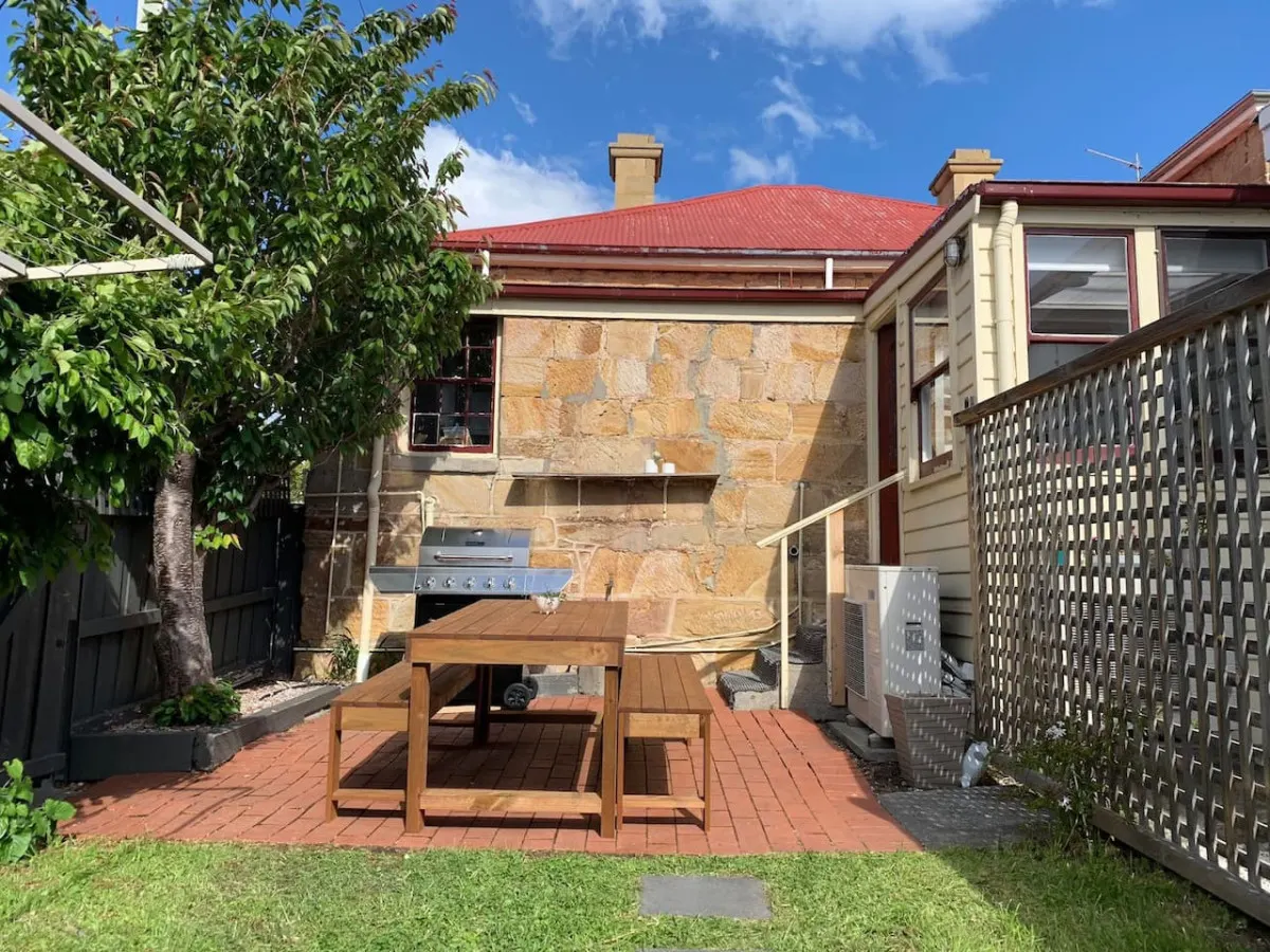 Berwick Cottage in Historic Battery Point 14