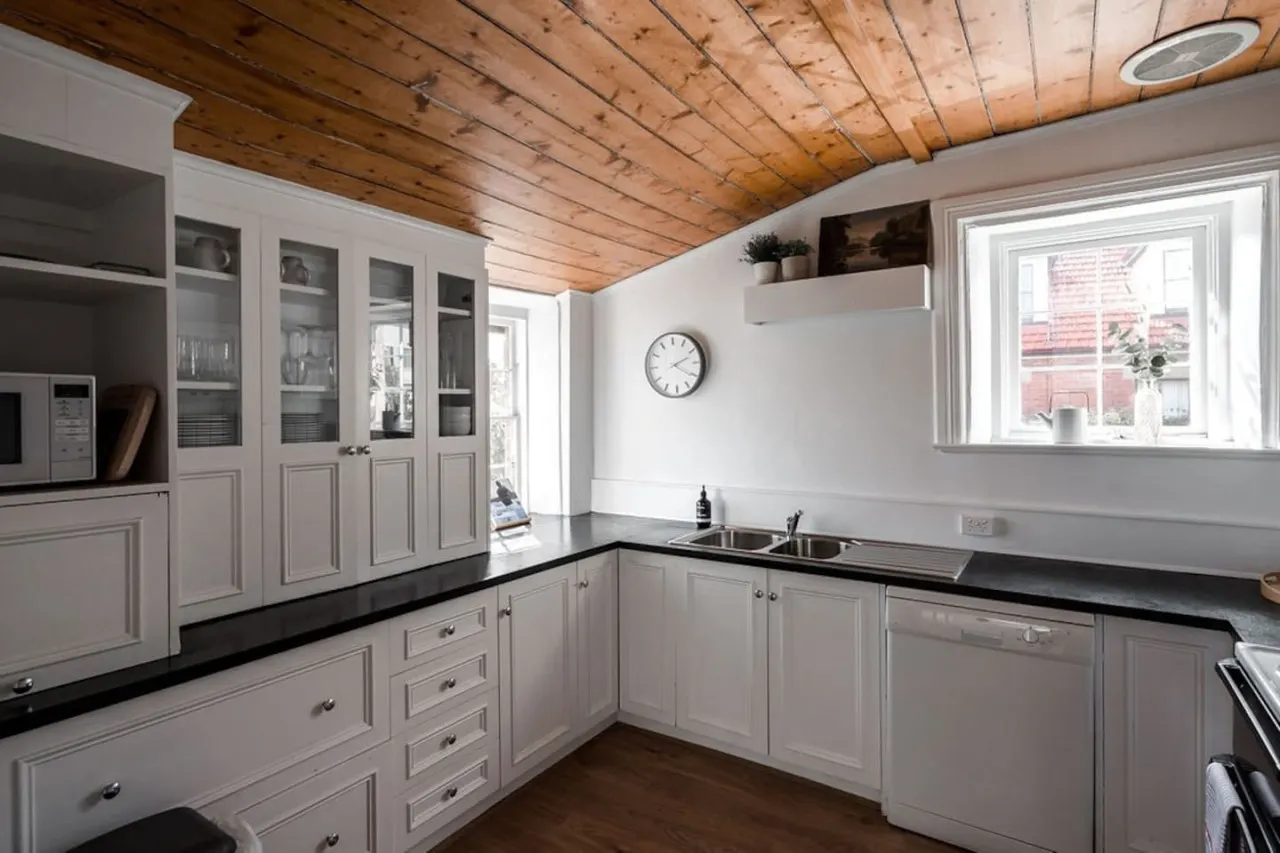 Berwick Cottage in Historic Battery Point 16