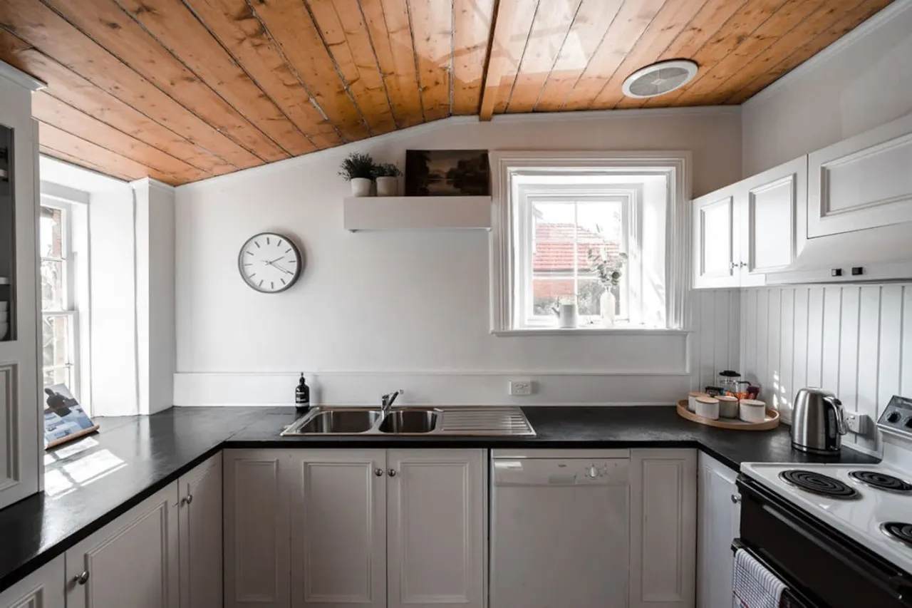 Berwick Cottage in Historic Battery Point 7