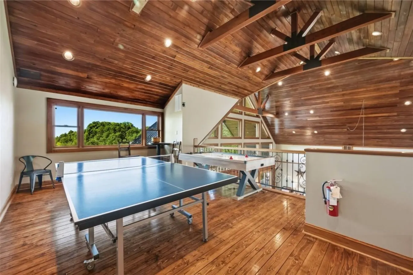 Boone Cabin | Hot Tub, 2 Game Rooms, Mtn Views — photo 4