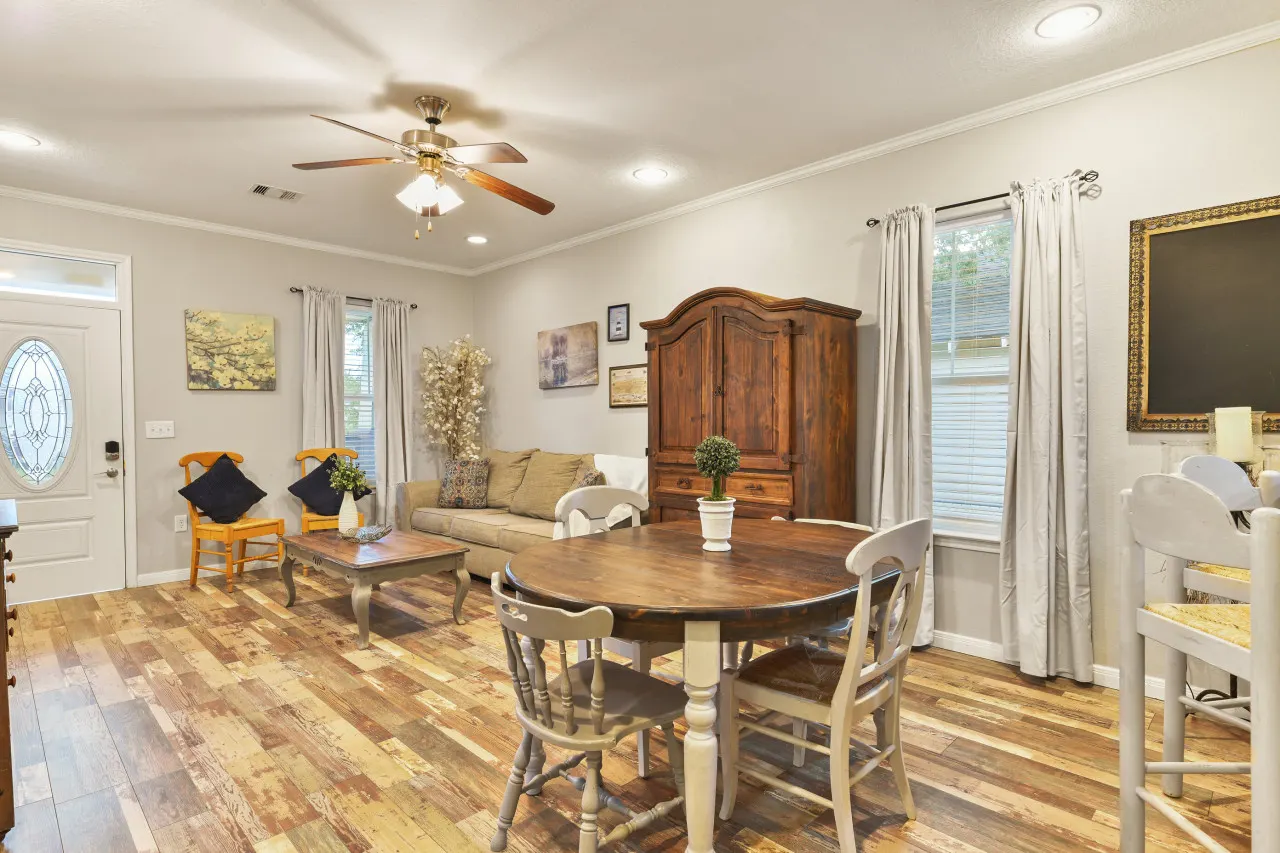 Gulf Escape Cottage Near Beach Attractions 10