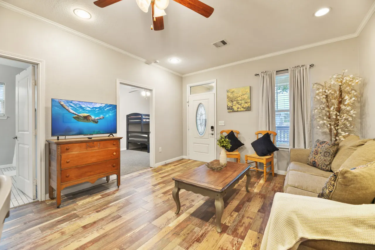 Gulf Escape Cottage Near Beach Attractions 6