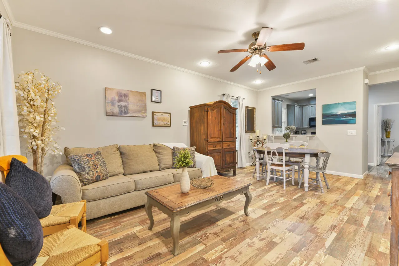 Gulf Escape Cottage Near Beach Attractions 7
