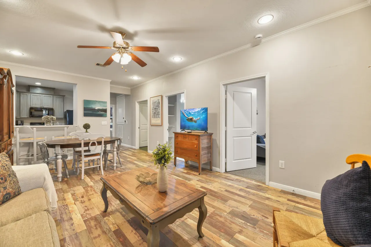 Gulf Escape Cottage Near Beach Attractions 8
