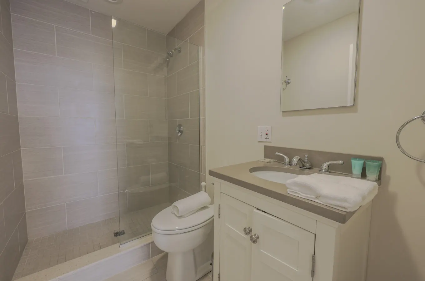 Airy, Pet-friendly, FiDi studio 6