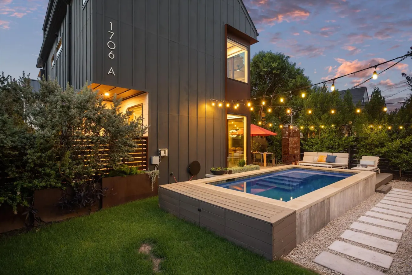 Zilker Heated Pool, Misters & Walk to S. Lamar 15