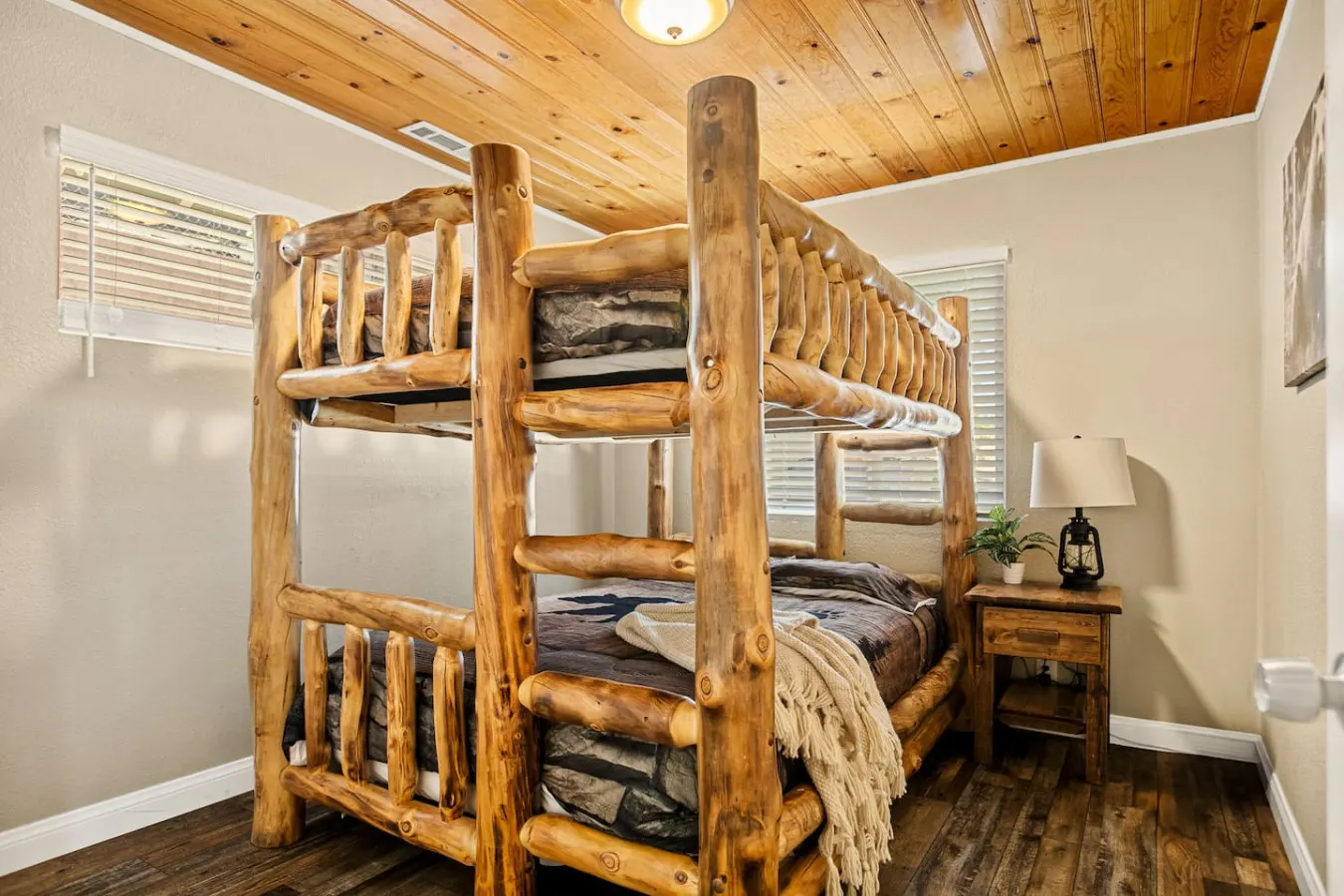 Lawliss Hideout, Steps to Village w/ Hot Tub 11